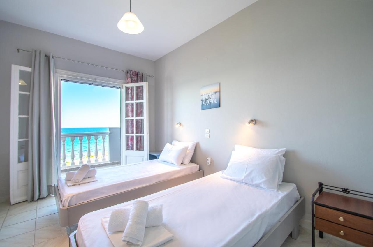 Bellezza Del Mare Apartment Amoudi Luaran gambar